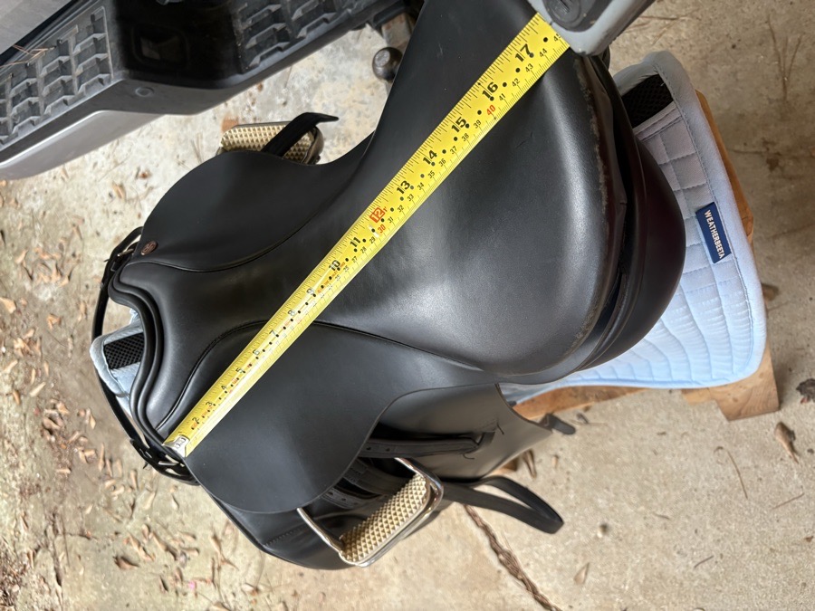 DISCONTINUED 17.5’’ Whitman Saddlery Rembrandt Dressage Saddle, 7’’ Gullet, USA