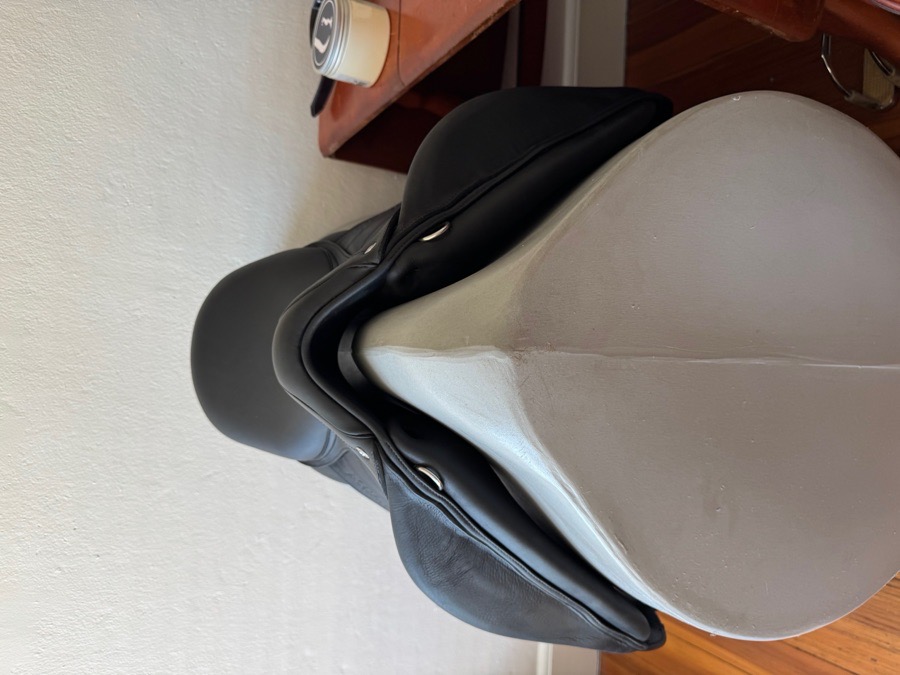 17” Arion Atlas Dressage Saddle - 2024 - AO Wide Tree - 2C - NEW