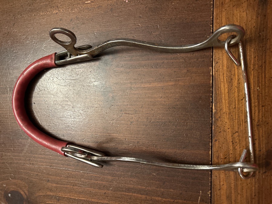 Hackamore with gum-rubber covered chain noseband