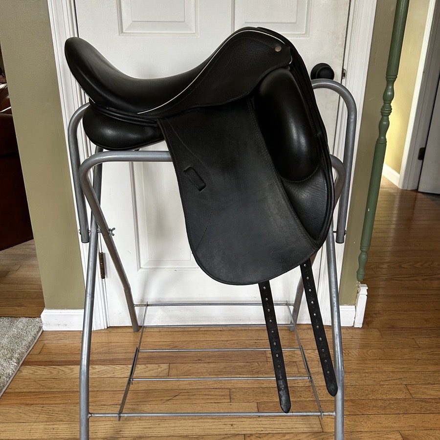 17.5” Custom Saddlery Santa Cruz