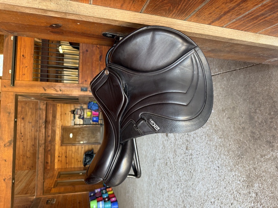 Black 2022 17.5” CWD 2Gs Saddle