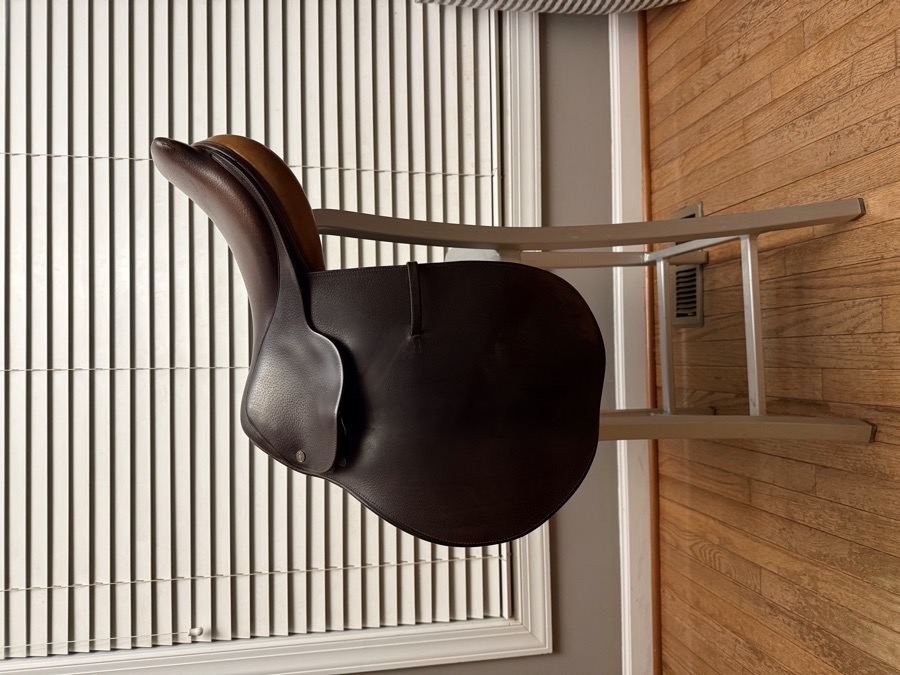 Crosby Close Contact Saddle 16-16.5”