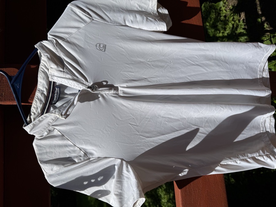 Woman’s white Show T-Shirt 🤍 ✨ 