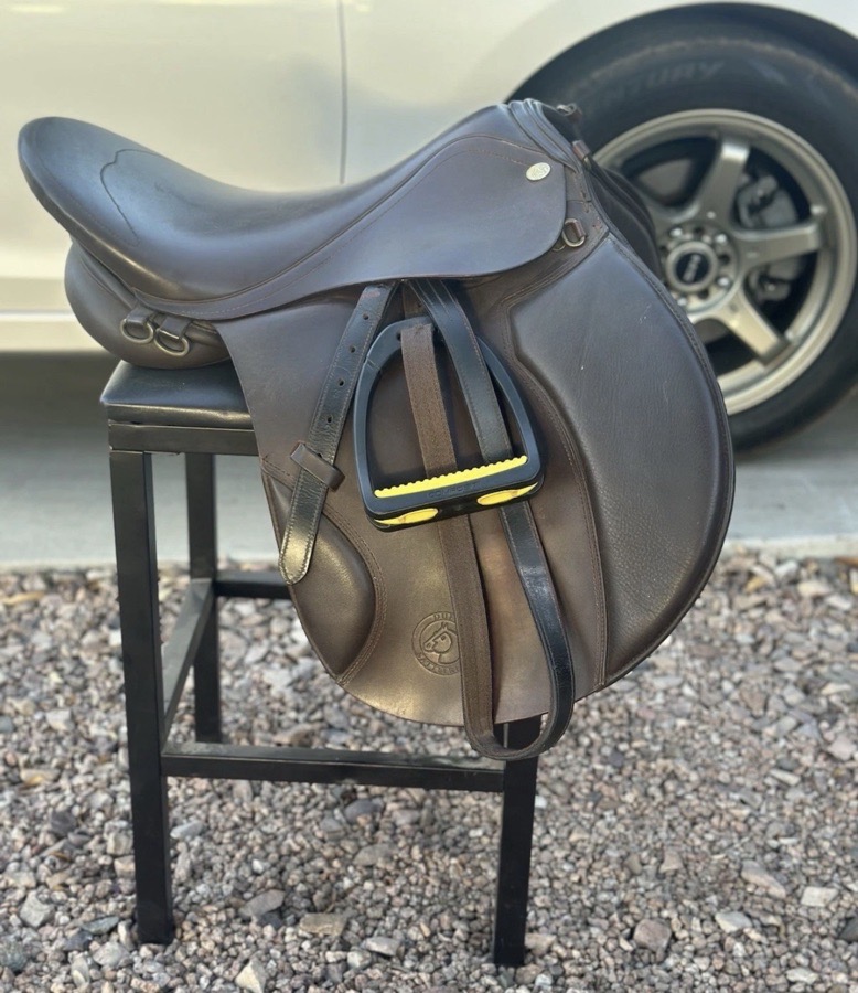 Duett Foxhunter Saddle For Sale | 18” |  English Horse Saddle