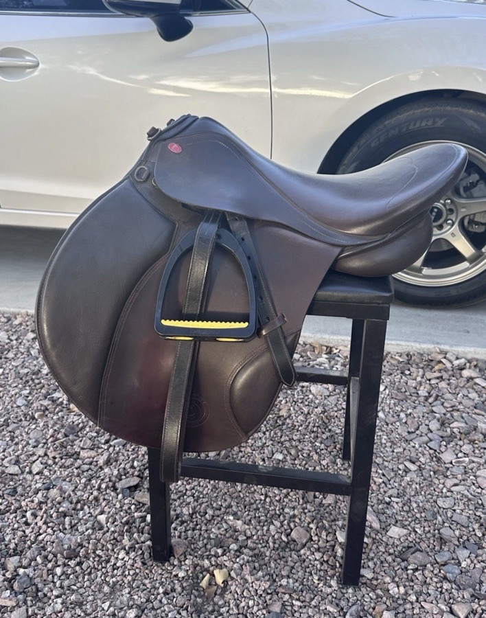 Duett Foxhunter Saddle For Sale | 18” |  English Horse Saddle