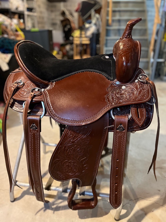 Argentine made western saddle—17” seat full QH bars