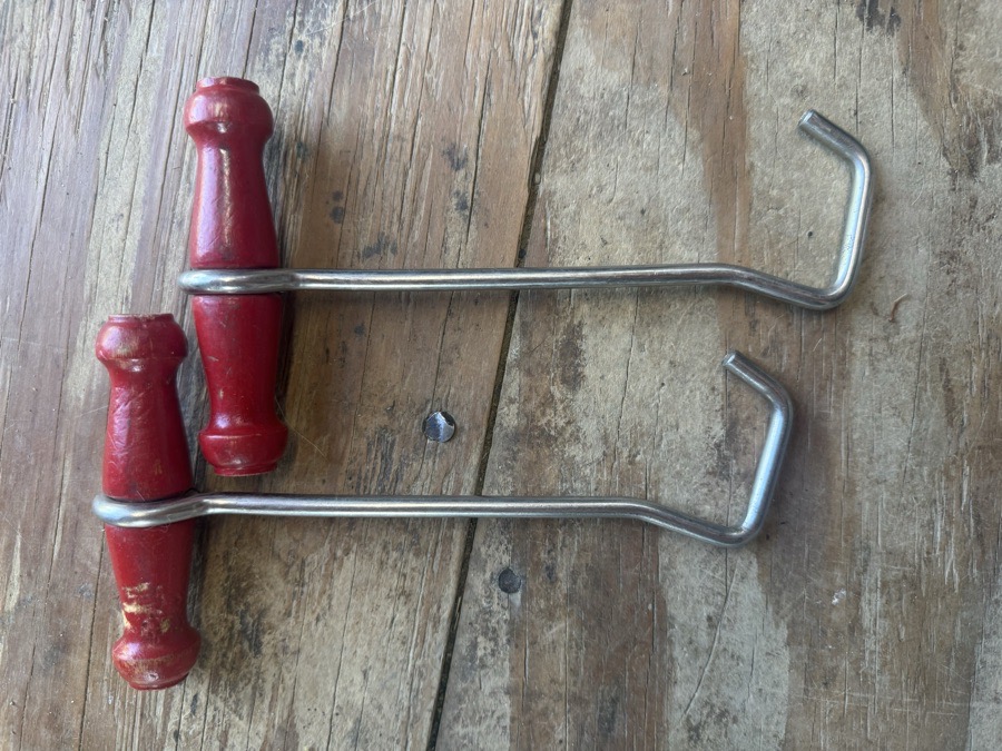 Boot pulls