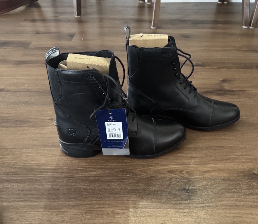 NWT Ariat Women's Black Lace Up Heri V tage IV Paddock Boot. Size 10