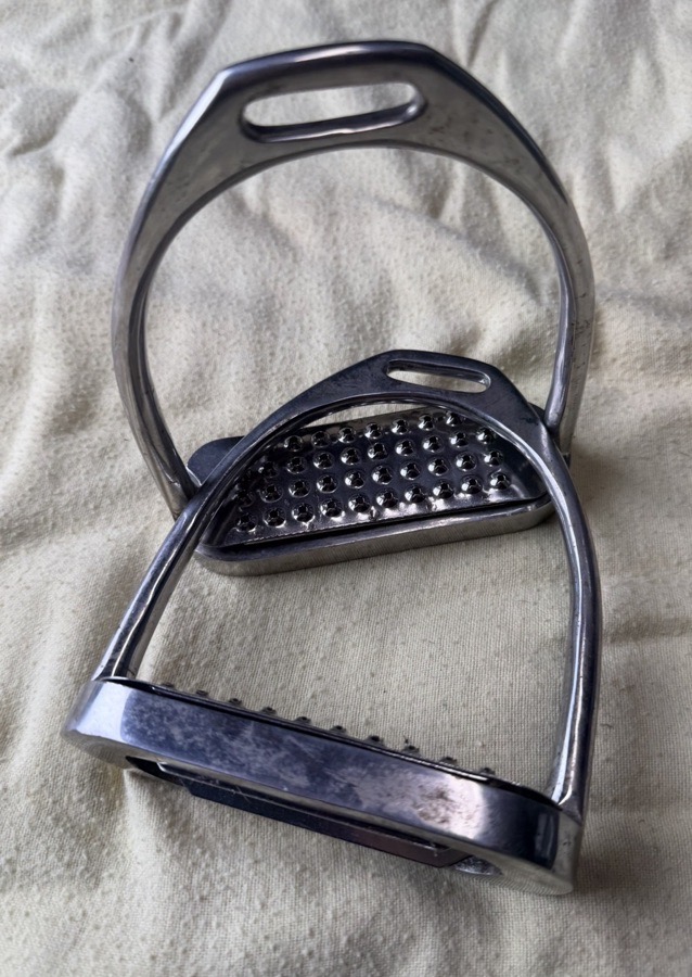 4.5” stirrup irons