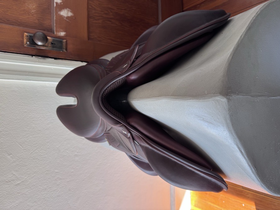 17.5” 2023 Devoucoux Enara Saddle - 2A - Full Buffalo!