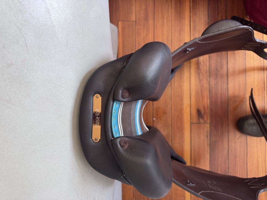 17.5” 2022 Voltaire Lexington PRO Monoflap Saddle - 2AA - Grained Buffalo