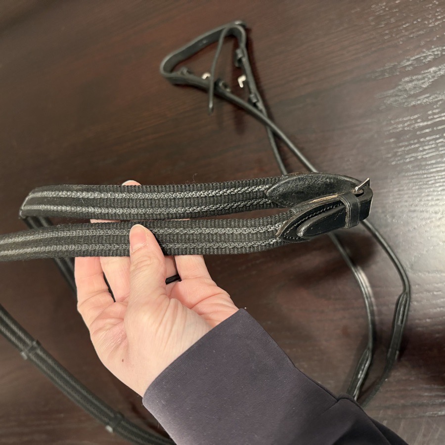 Black Grip Web Reins with Stoppers
