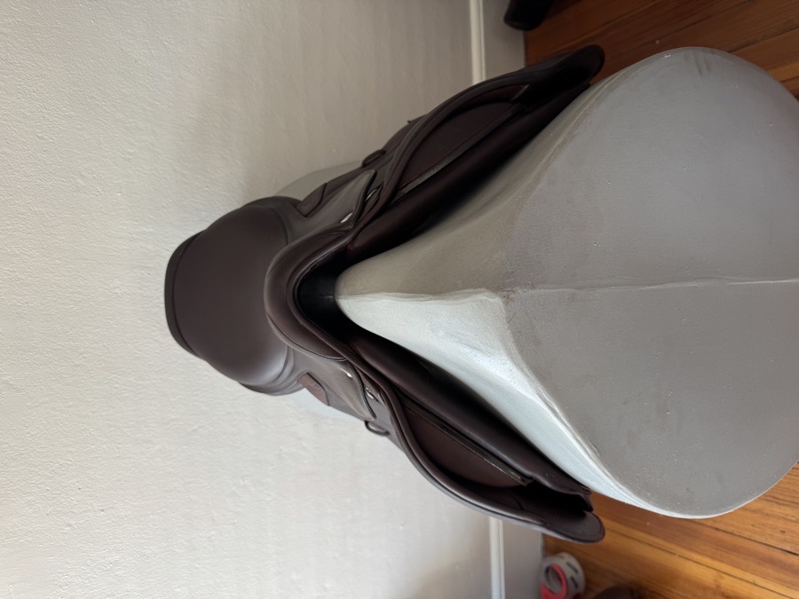 17.5” 2024 CWD SE39 Hunter Mademoiselle 2Gs Saddle - 3CH - Full Buffalo