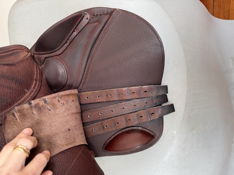 17.5” 2024 CWD SE39 Hunter Mademoiselle 2Gs Saddle - 3CH - Full Buffalo