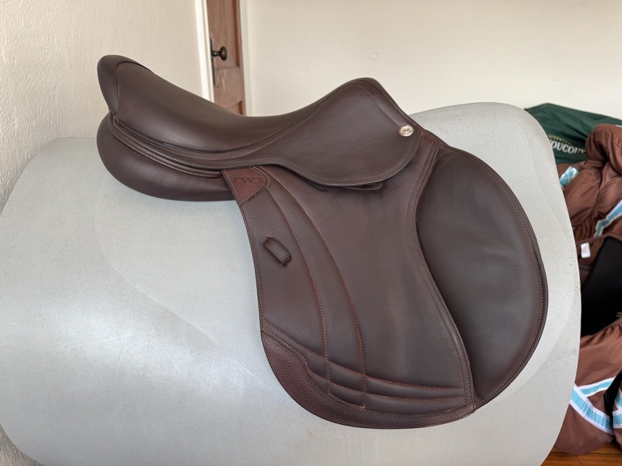 17.5” 2024 CWD SE39 Hunter Mademoiselle 2Gs Saddle - 3CH - Full Buffalo