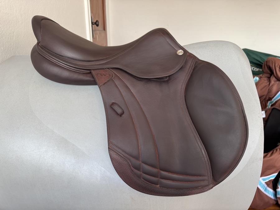17.5” 2024 CWD SE39 Hunter Mademoiselle 2Gs Saddle - 3CH - Full Buffalo