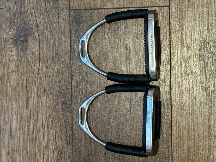 USED Herm Sprenger HS System 4-Stirrups 4.75" Black Non-Slip Rubber Inserts