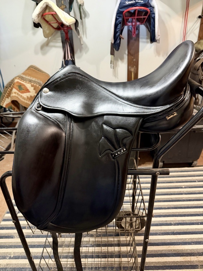 MacRider Dressage Saddle. 17.5