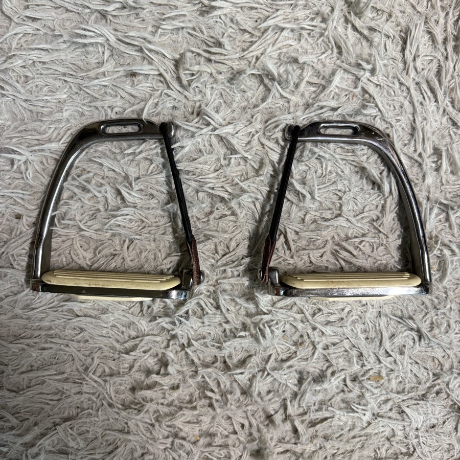 4.75 In English Horseback Riding Peacock Stirrup Irons. Good Condition.