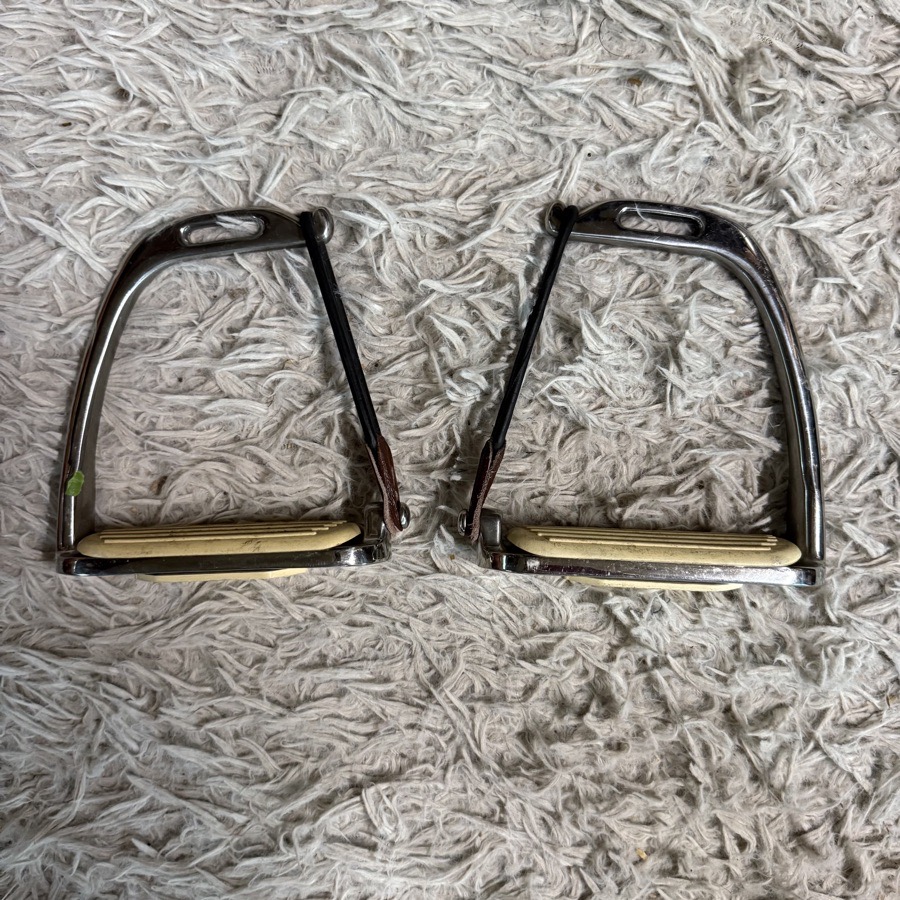 4.75 In English Horseback Riding Peacock Stirrup Irons. Good Condition.