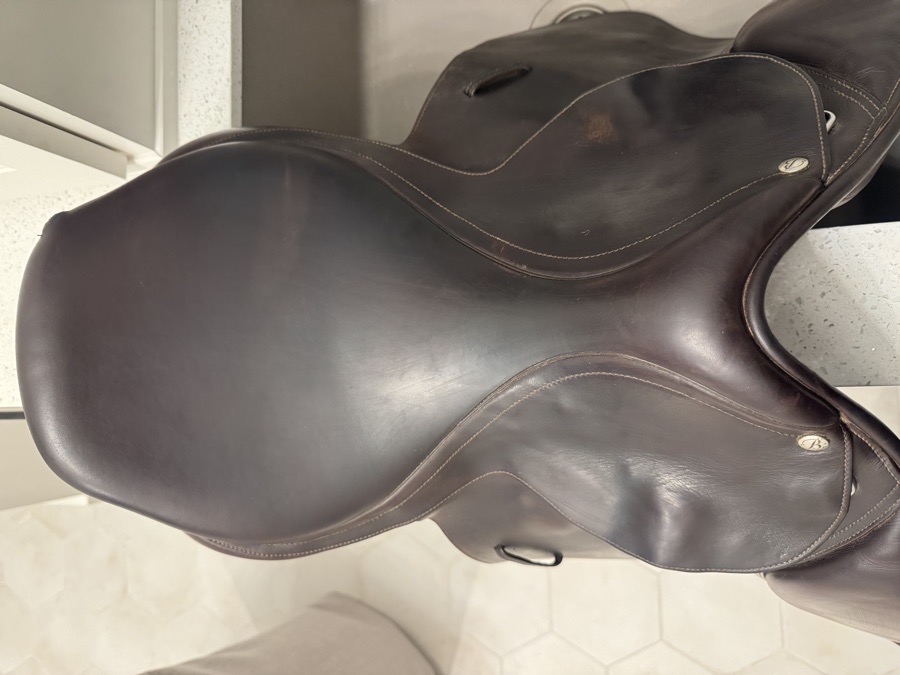 Bates 17.5 Close Contact CAIR Saddle 