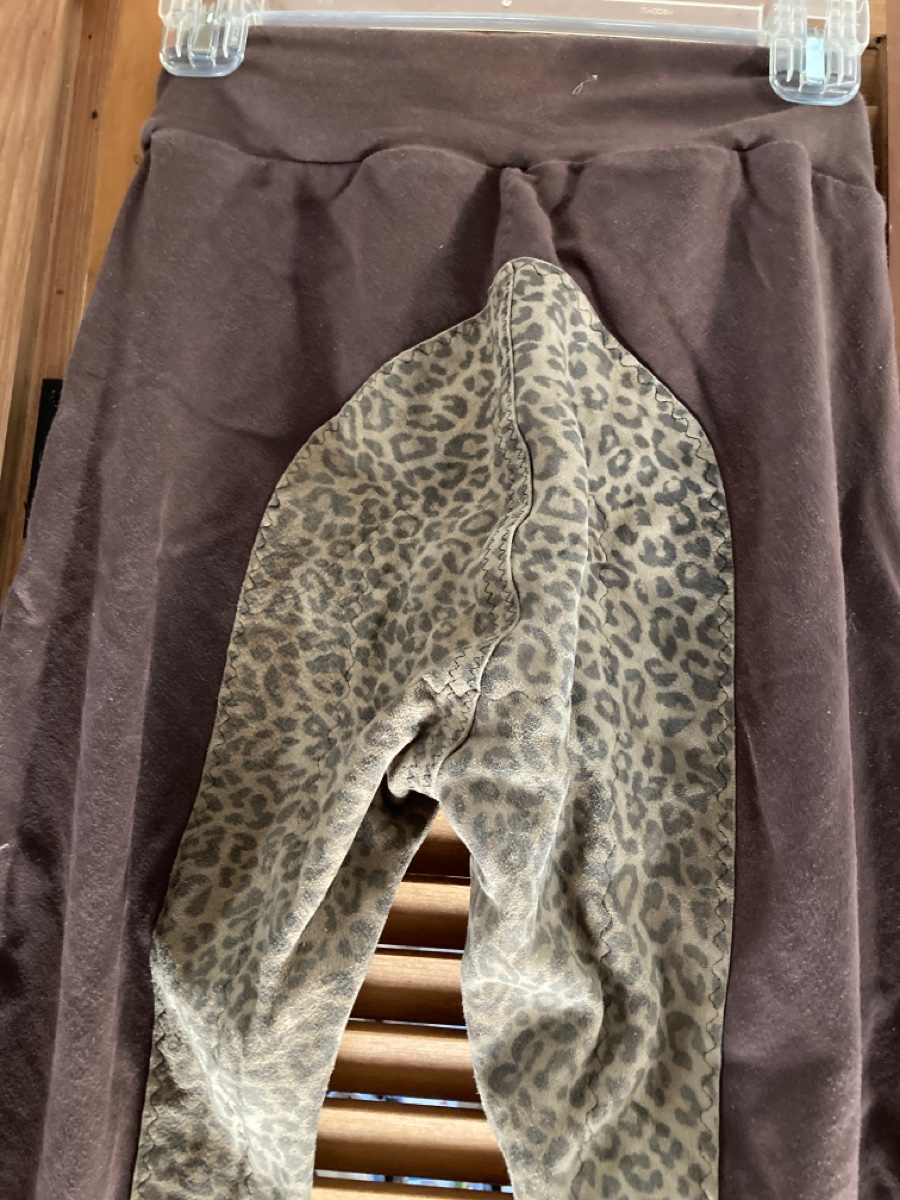 Equissentials full leather seat tight 28 