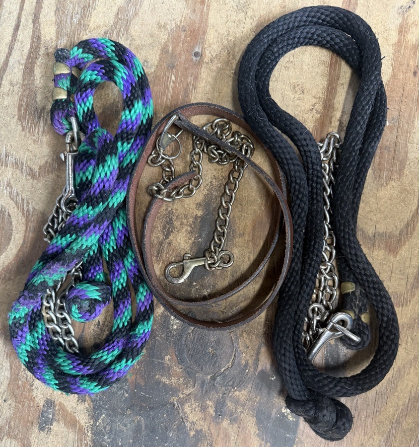 lot of stud chain leads