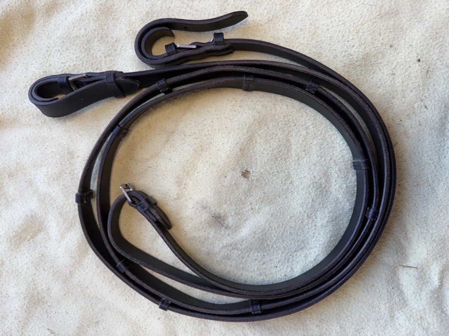 53” flat black reins with handstops