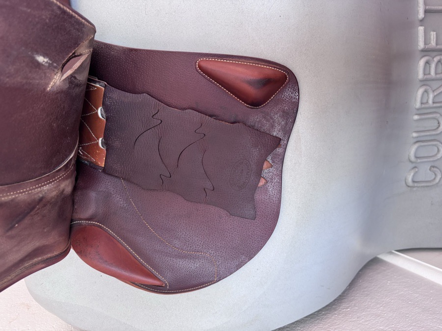 17.5” Devoucoux Oldara Saddle - 4A - Integrated Panels - IMMACULATE