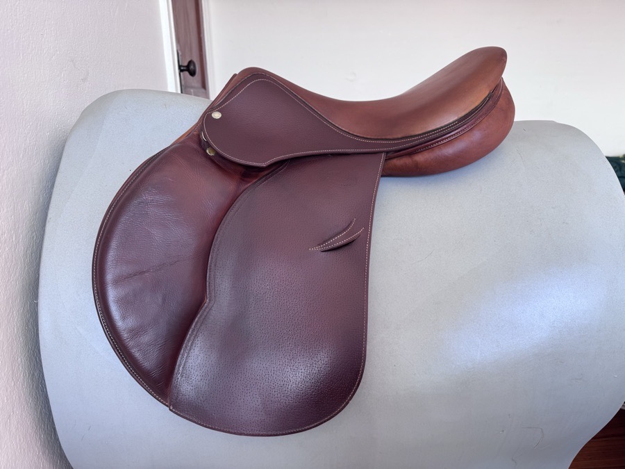 17.5” Devoucoux Oldara Saddle - 4A - Integrated Panels - IMMACULATE