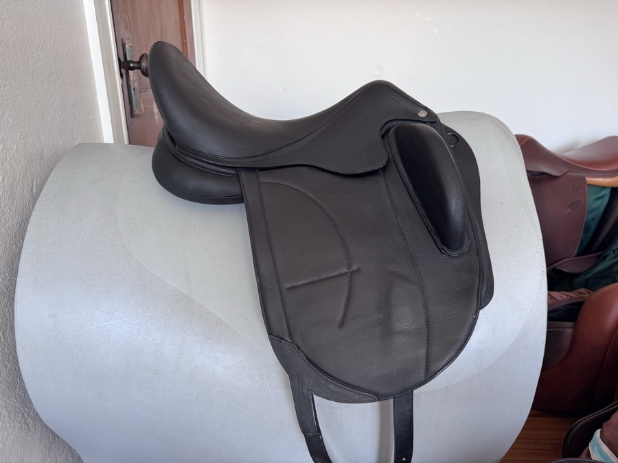 17” Arion 4D Dressage Saddle - 2023 - 1CH - Full Buffalo - BRAND NEW!