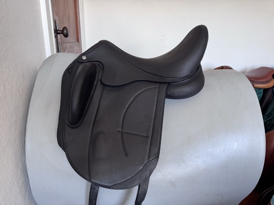 17” Arion 4D Dressage Saddle - 2023 - 1CH - Full Buffalo - BRAND NEW!