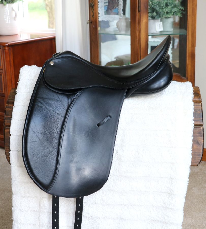 17.5" Collegiate Convertible Dressage Saddle