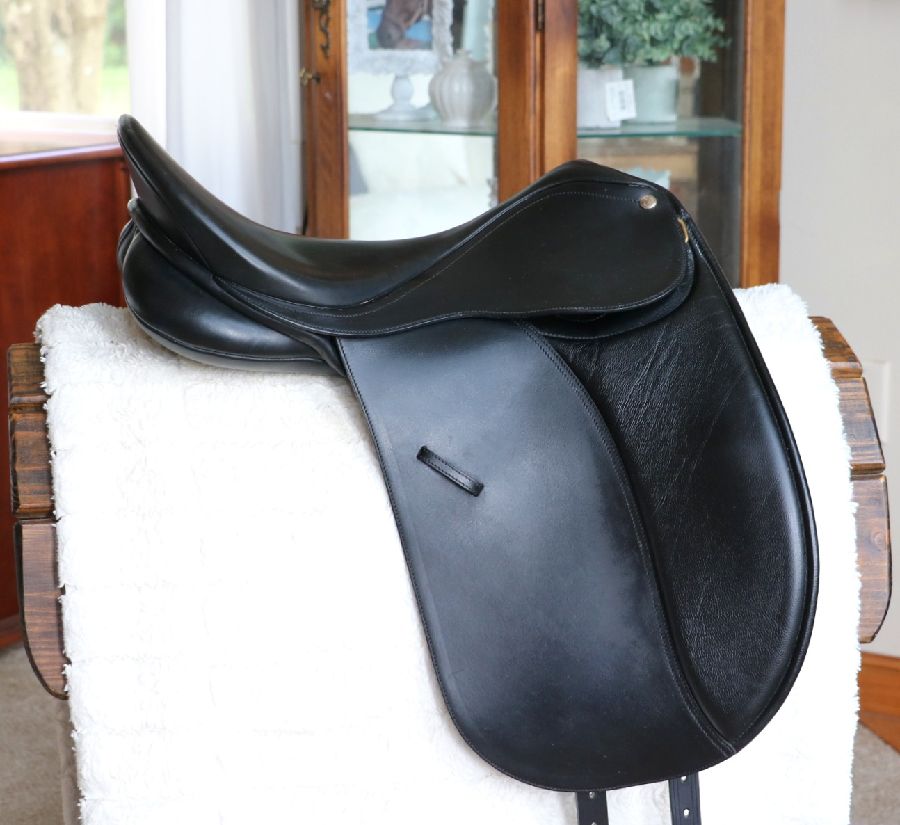 17.5" Collegiate Convertible Dressage Saddle