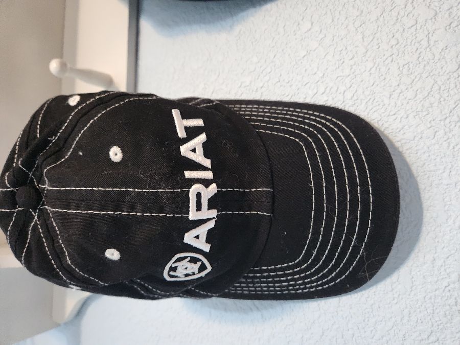ARIAT black and white hat OS