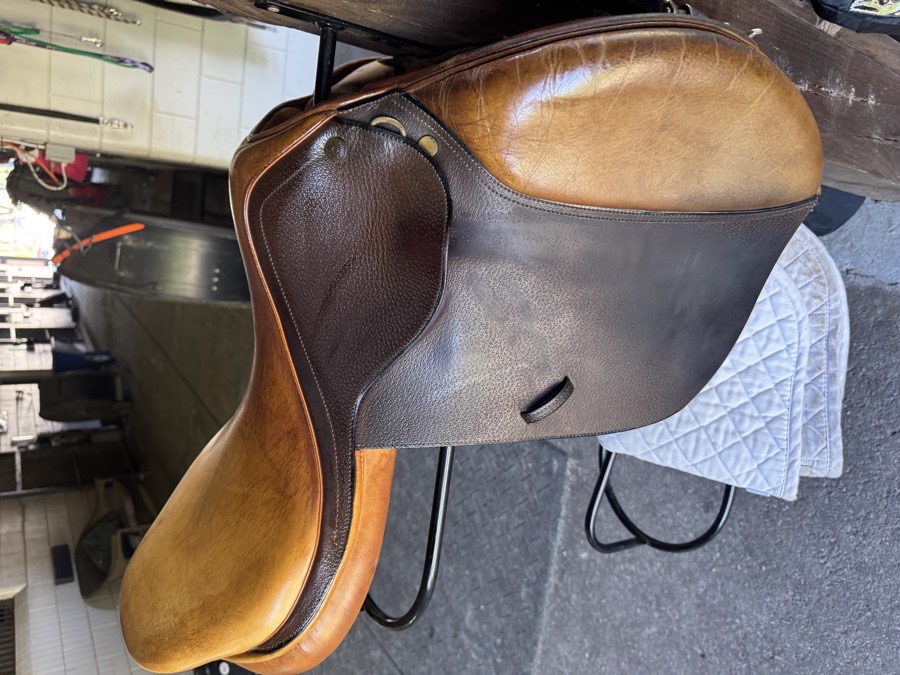 18” Beval Jump Saddle