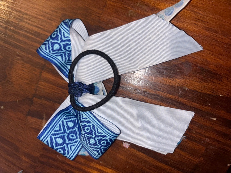Blue and white patterned show bow