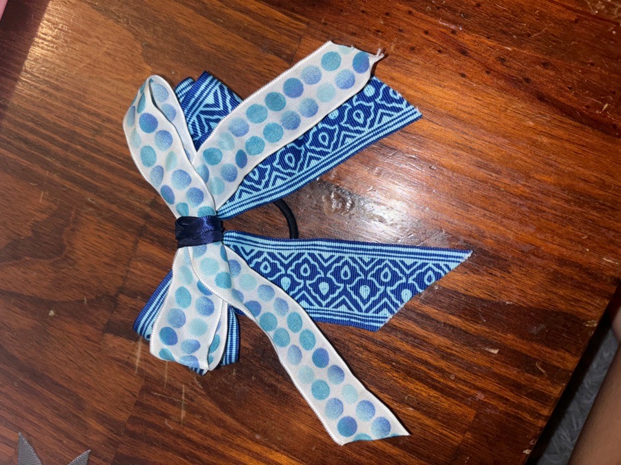 Blue and white patterned show bow