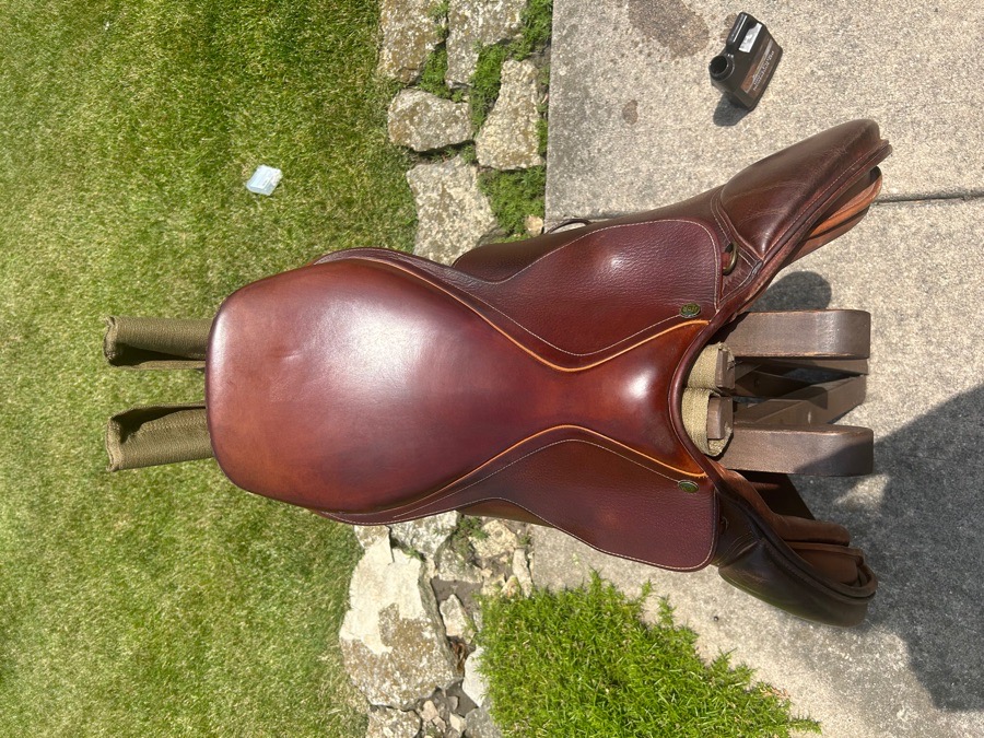 Used HDR Hunter/Jumper Saddle