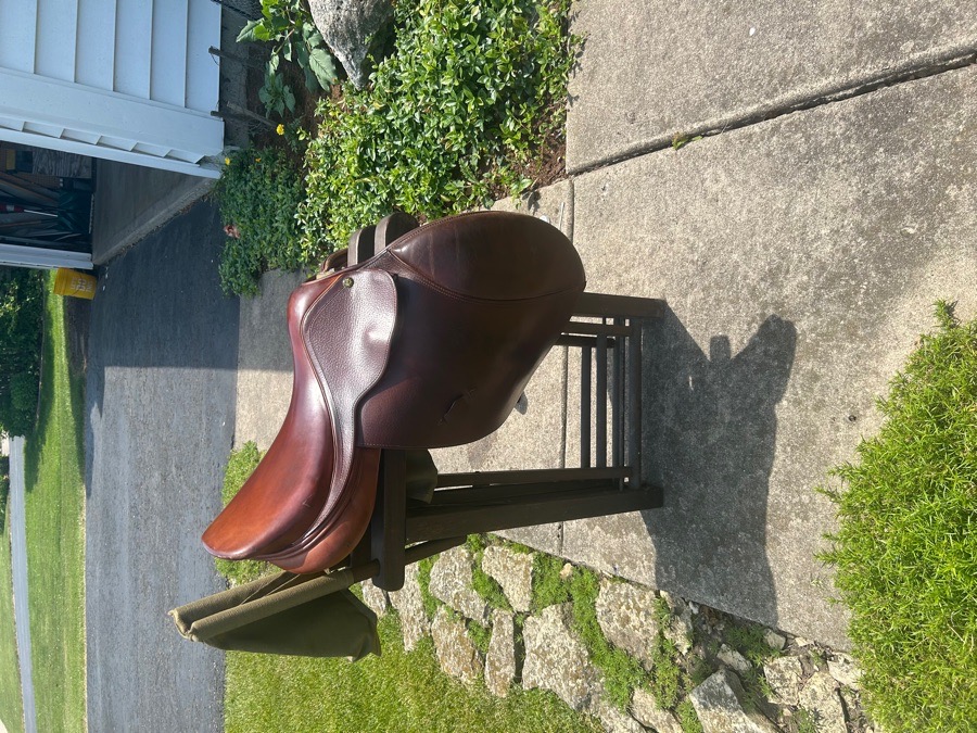 Used HDR Hunter/Jumper Saddle