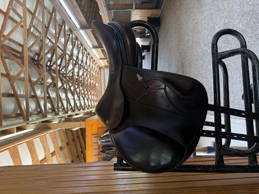 Equipe mono flap jump saddle 