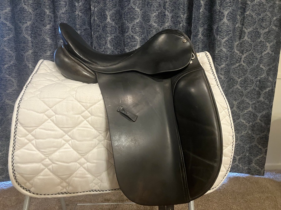 County WB 2000 dressage saddle black 17” seat M tree