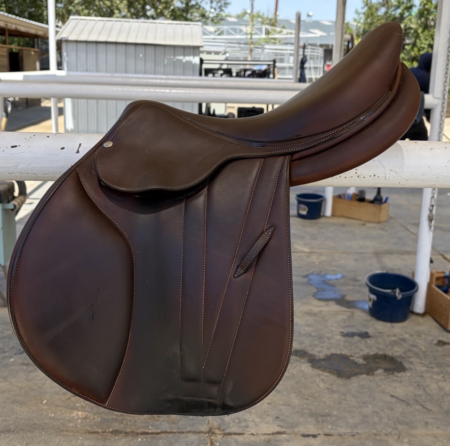 BUTET M Seat | 17.5" 2.5 | 4.5" Tree Size | 2021