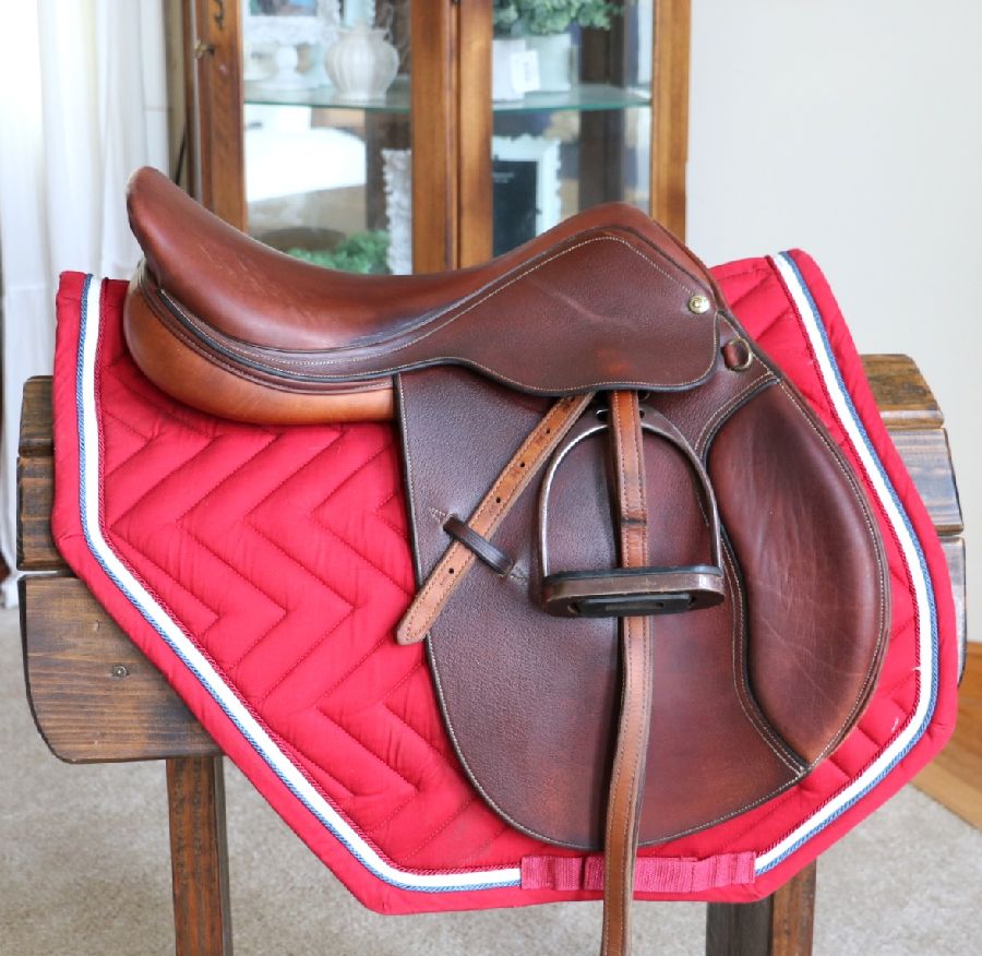 17.5" Wide? Ovation Ruiz Diaz Saddle W/ Leathers+Irons+Pad