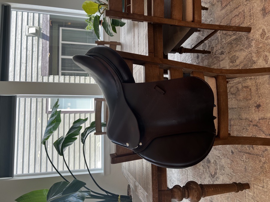 Devoucoux close contact saddle