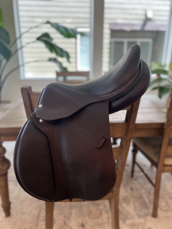 Devoucoux close contact saddle