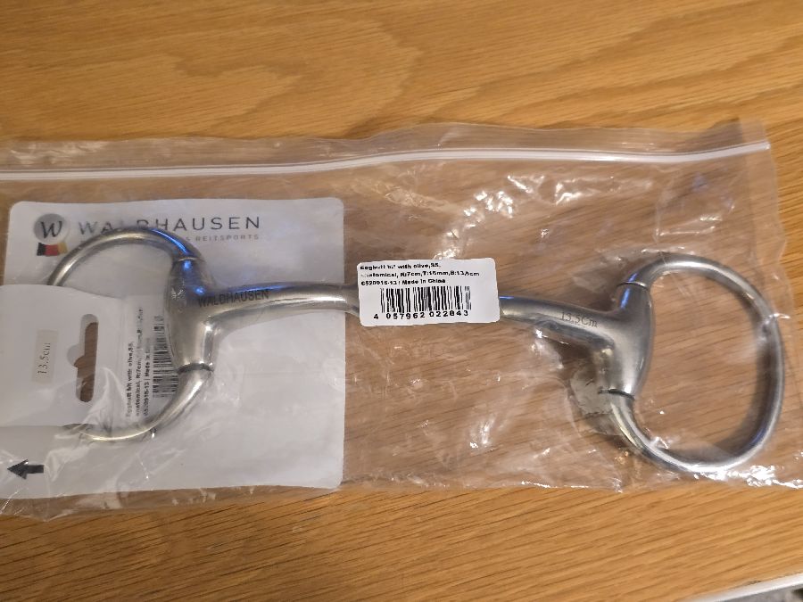Waldhausen 5.25" ergonomic eggbutt snaffle with lozenge