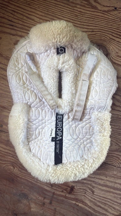 Europa by Ovation sheepskin wither relief 1/2 pad