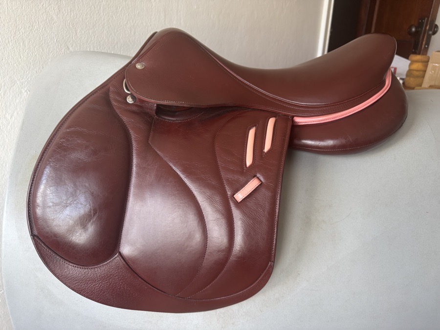 17” Devoucoux Biarritz Lab Saddle - 2017 - 1 Flaps - Full Buffalo