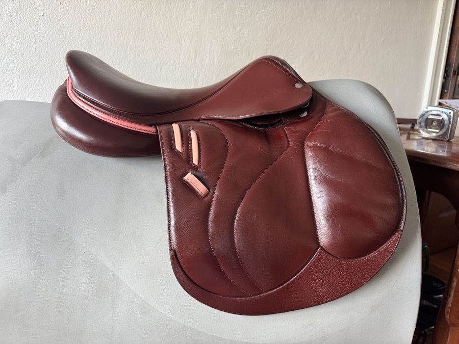 17” Devoucoux Biarritz Lab Saddle - 2017 - 1 Flaps - Full Buffalo